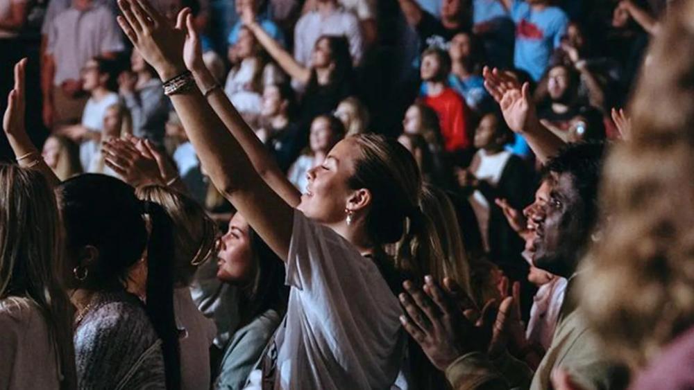 “Dios está en acción”: 6.000 estudiantes proclamaron el nombre de Jesús