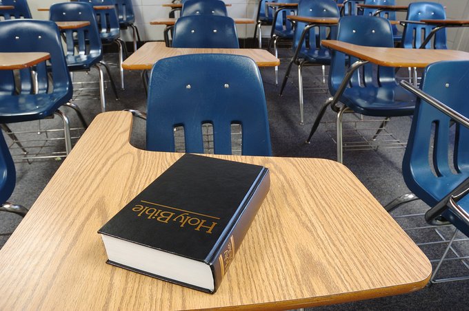 ABSURDO: Texas retira la Biblia en distrito escolar por tener supuestamente “contenido sexual explícito”