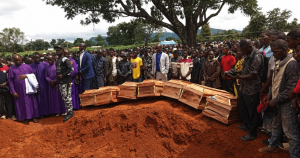 Los cristianos son masacrados en Nigeria, los sobrevivientes cantan: “Nuestra fe permanece firme”