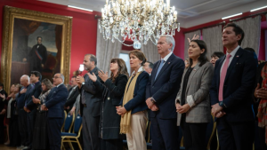 Presidente de Chile encabezó primer culto evangélico para funcionarios de La Moneda